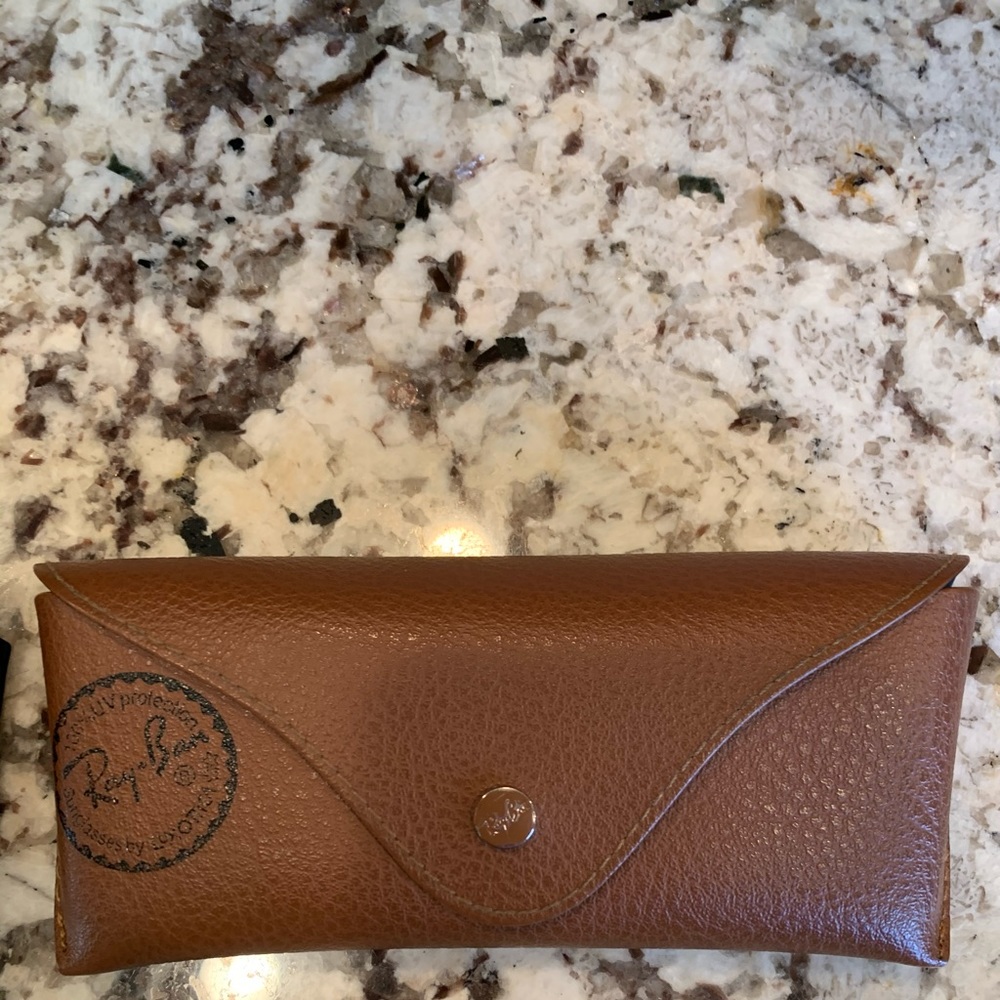 Women’s aviator raybans